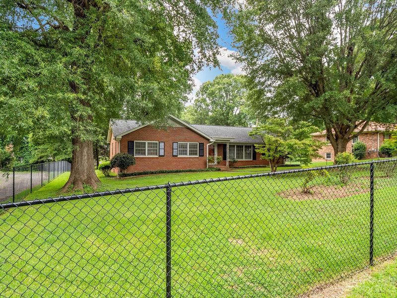 1927 Berkshire Dr, Gastonia, NC 28052