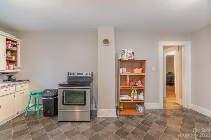301 37th St SW, Hickory, NC 28602