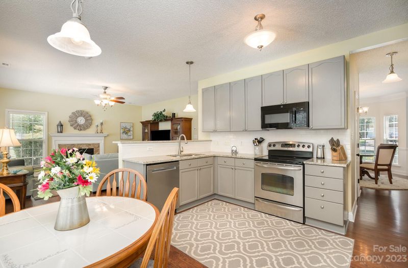 2829 Patten Hill Dr, Matthews, NC 28105