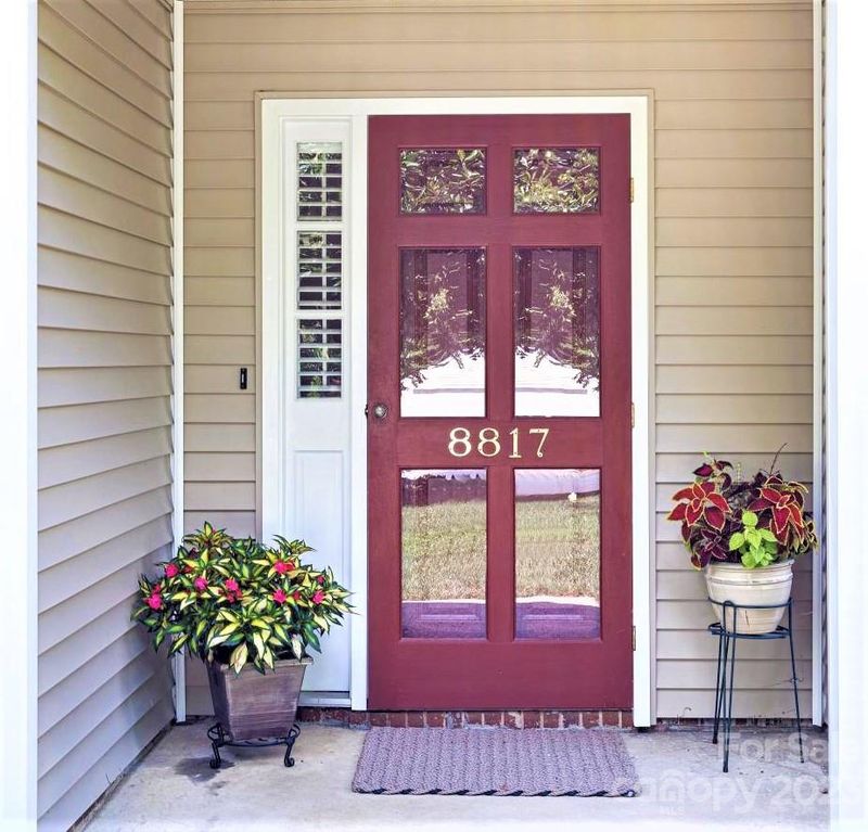 8817 Leipzig Dr, Charlotte, NC 28210