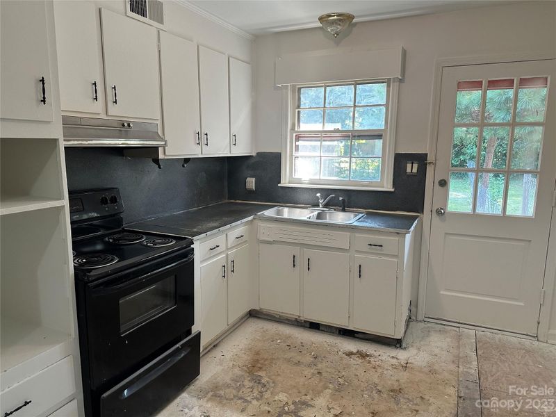 3824 Rosehaven Dr, Charlotte, NC 28205