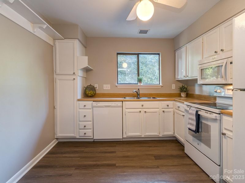 3200 Heathstead Pl #K, Charlotte, NC 28210