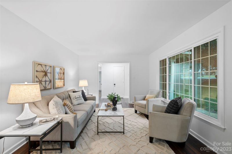 8727 Holiday Dr, Charlotte, NC 28215