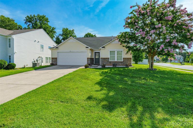 5023 Meanna Dr, Clover, SC 29710