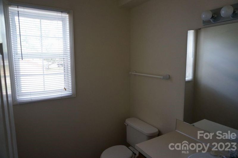 511 1st St E #1, Conover, NC 28613