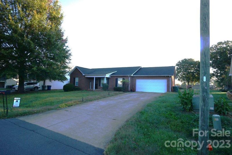 711 Gemcrest Dr NE, Conover, NC 28613