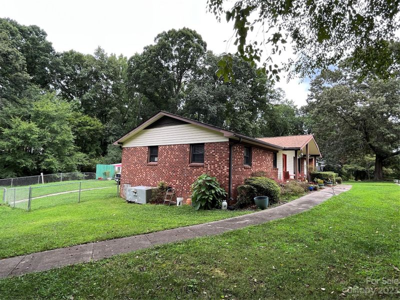 1918 Normandy Rd, Kannapolis, NC 28081
