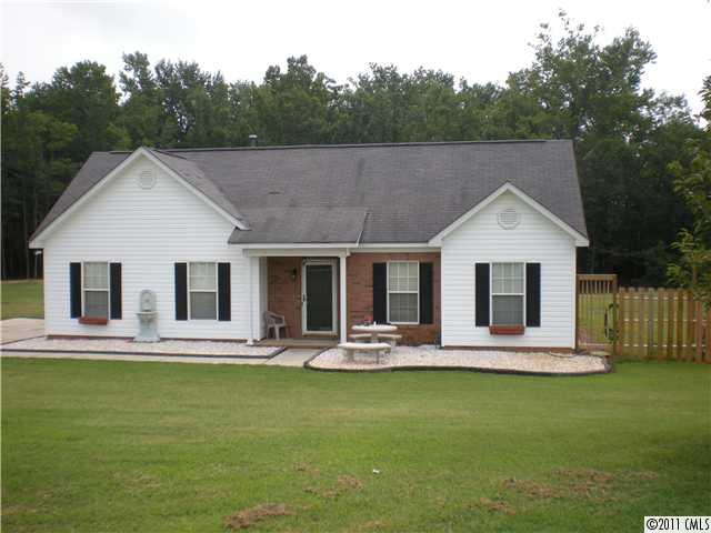 609 Meadowbrook Dr, Matthews, NC 28104