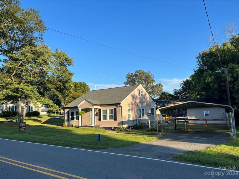 301 Chestnut St W, Stanley, NC 28164