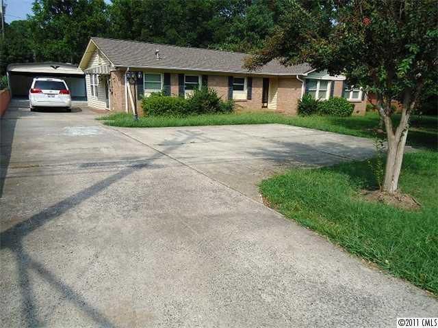 8621 Idlewild Rd, Charlotte, NC 28227