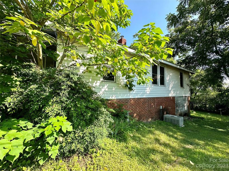 63 8th St SE, Hickory, NC 28602