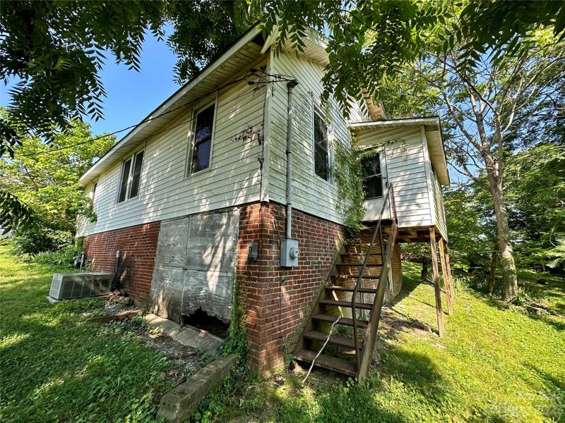 63 8th St SE, Hickory, NC 28602