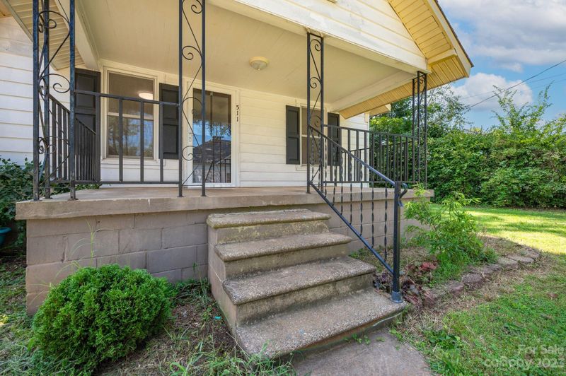 511 E 21st St, Newton, NC 28658