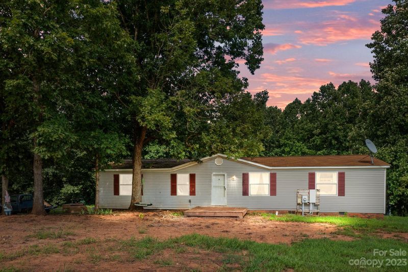 1246 Lambert Dr, Hiddenite, NC 28636