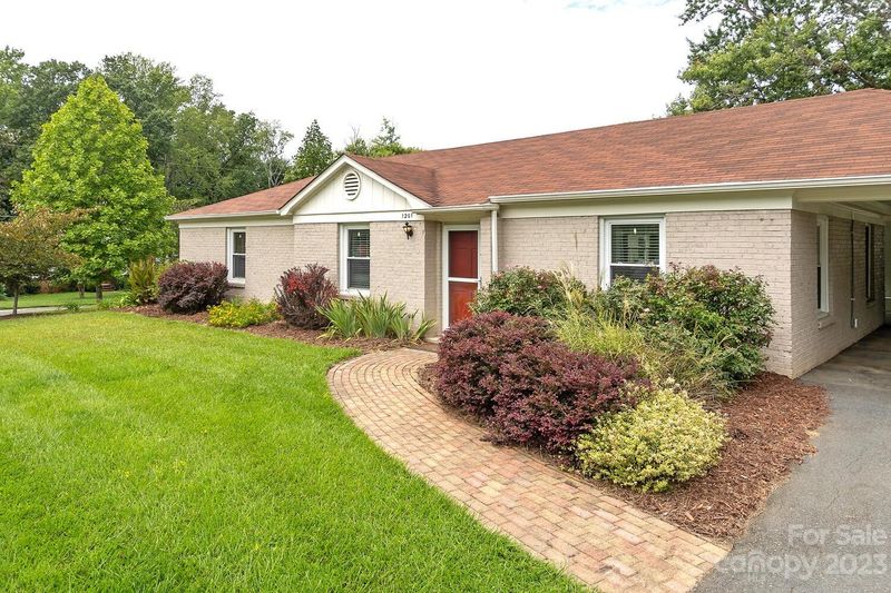 815 Heather Ln, Charlotte, NC 28209