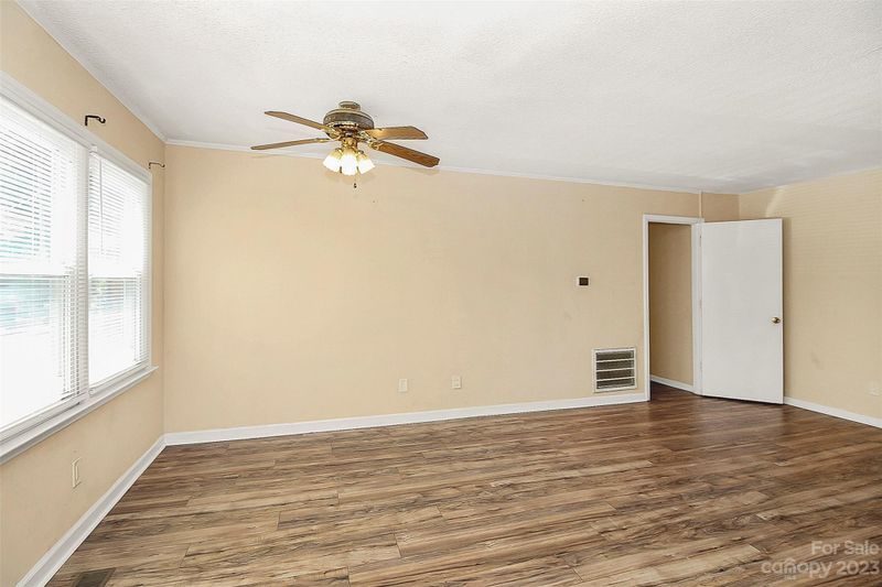 718 Maple Ave, Gastonia, NC 28054