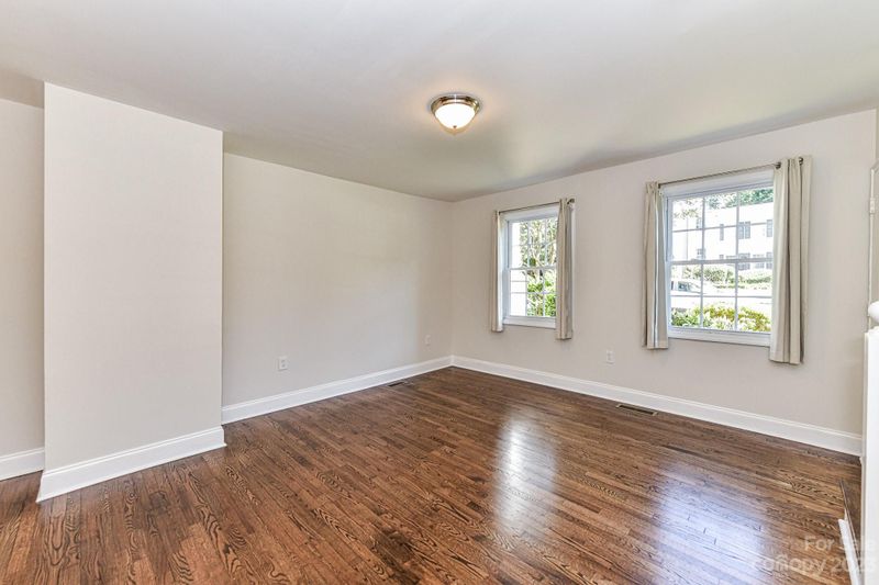 311 Wakefield Dr, Charlotte, NC 28209