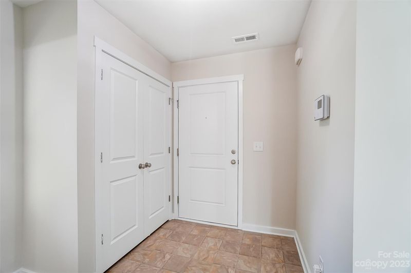 888 Plaza Walk Dr, Charlotte, NC 28215