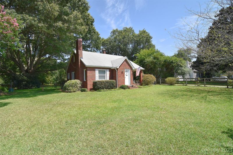 8723 Fairview Rd, Mint Hill, NC 28227