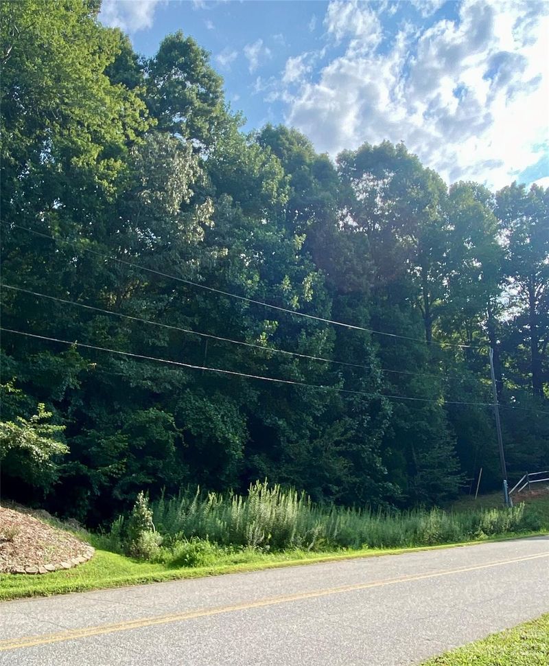 8728 Dog Leg Rd, Sherrills Ford, NC 28673