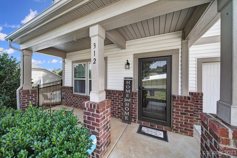 312 Royal Windsor Dr, Midland, NC 28107