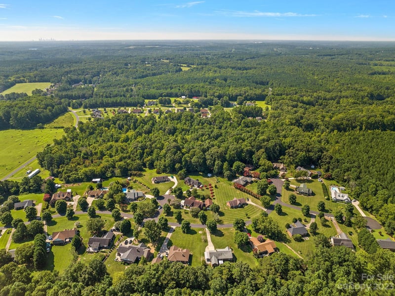 1172 Killian Farm Rd, Stanley, NC 28164