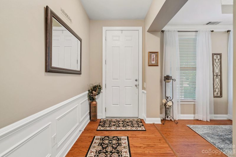 9426 Ridgeforest Dr, Charlotte, NC 28277