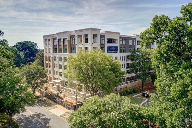 130 Cherokee Rd #203, Charlotte, NC 28207