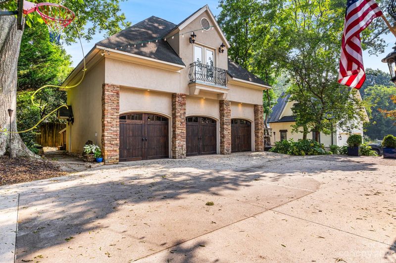 619 Lorimer Rd, Davidson, NC 28036