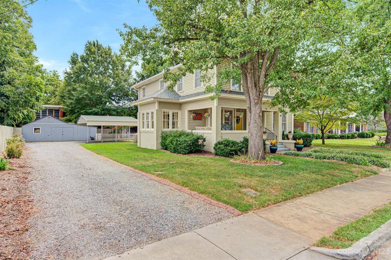 123 W 8th St, Newton, NC 28658