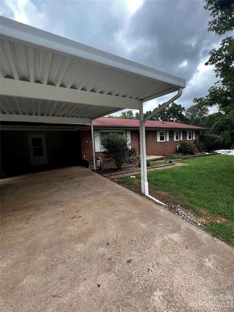 1960 15th Ave, Hickory, NC 28602