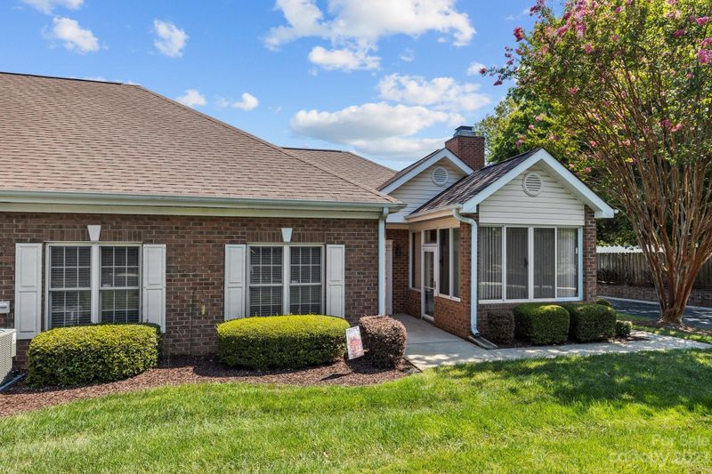10316 Park Willow Dr, Charlotte, NC 28210