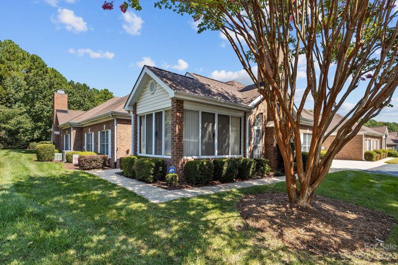 10316 Park Willow Dr, Charlotte, NC 28210