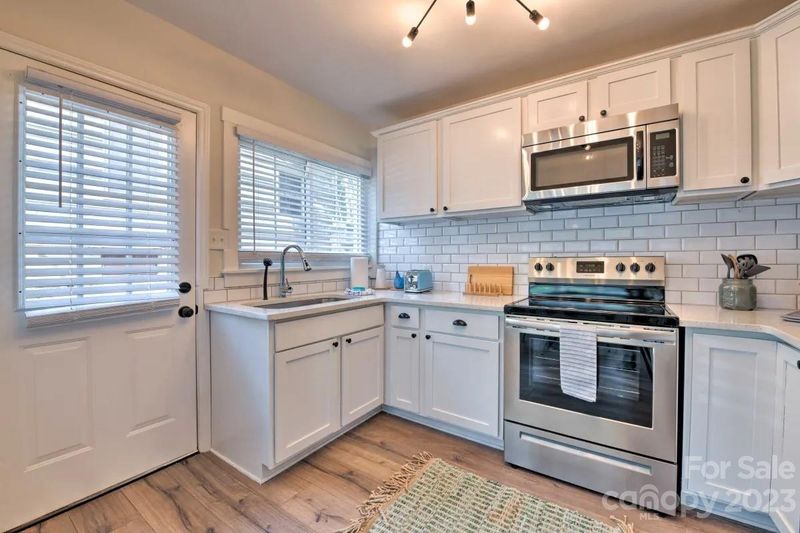 2421 Commonwealth Ave, Charlotte, NC 28205