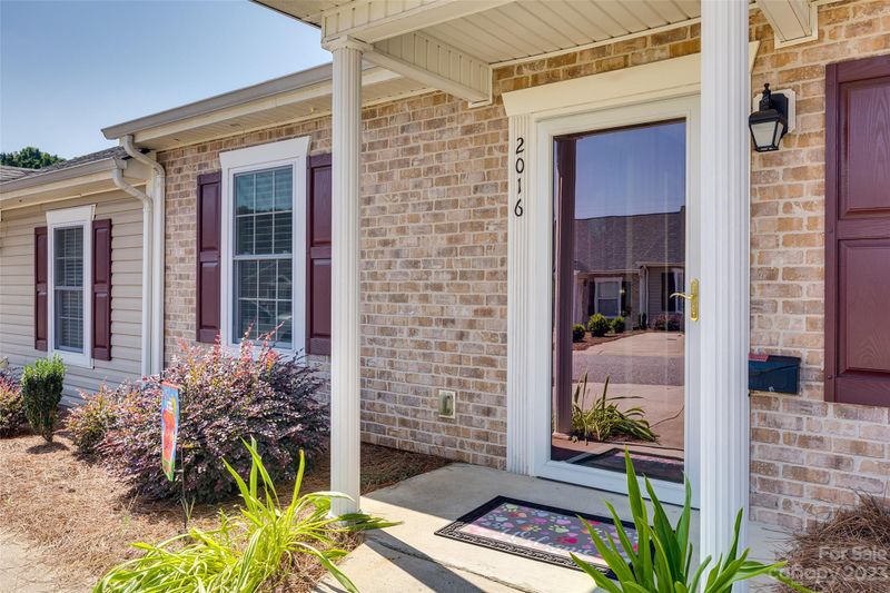 2016 Pin Oak Pl, Cramerton, NC 28032