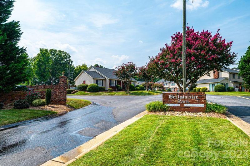 2705 N Center St #6, Hickory, NC 28601