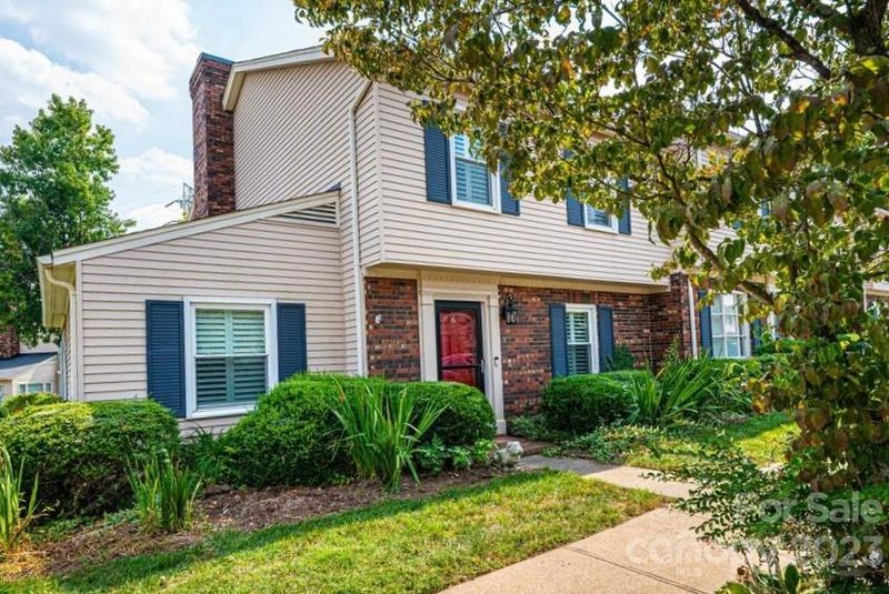2705 N Center St #6, Hickory, NC 28601