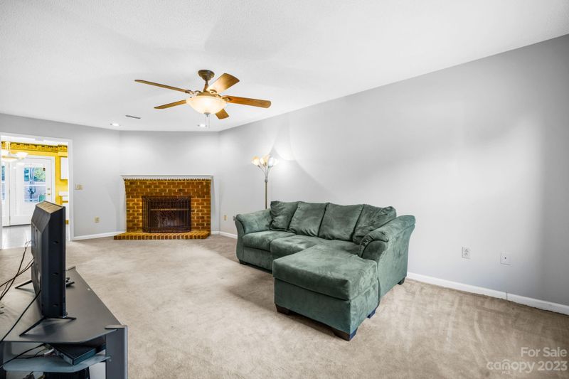 829 21st Ave NE #829, Hickory, NC 28601