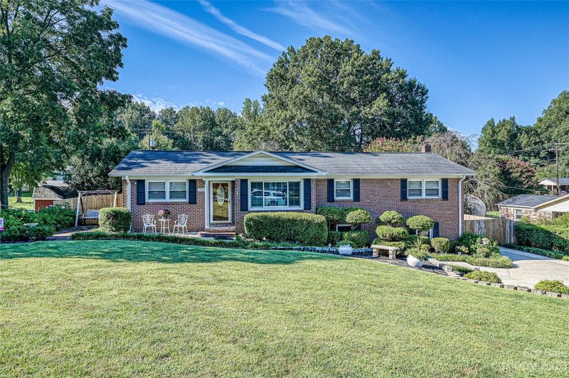 604 E Iowa Ave, Bessemer City, NC 28016