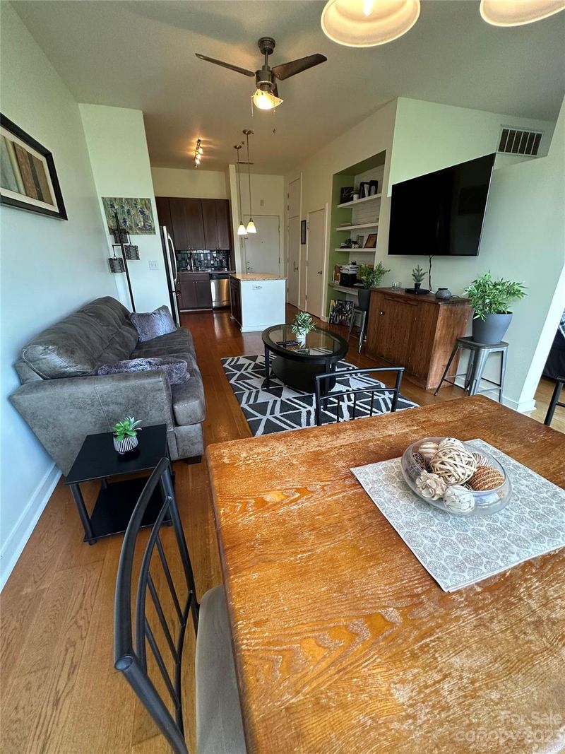 525 E 6th St #410, Charlotte, NC 28202