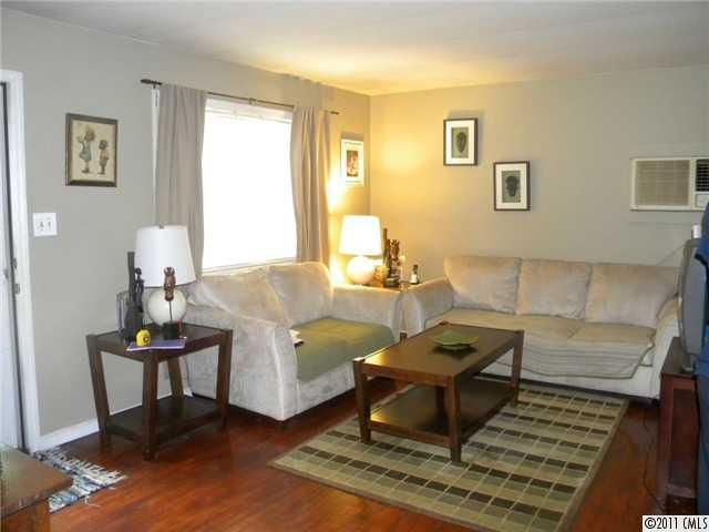 305 Edgegreen Dr, Charlotte, NC 28217