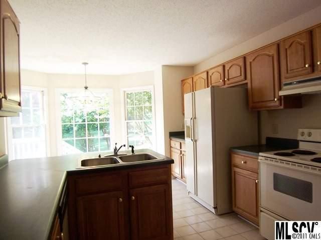 1048 NE 35th Avenue Ln, Hickory, NC 28601