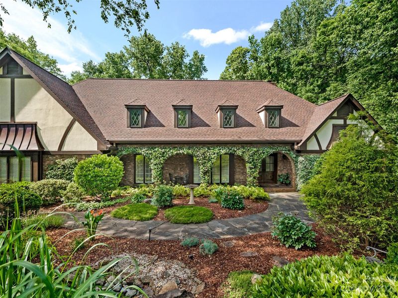 4410 Forest Hills Dr, Charlotte, NC 28226