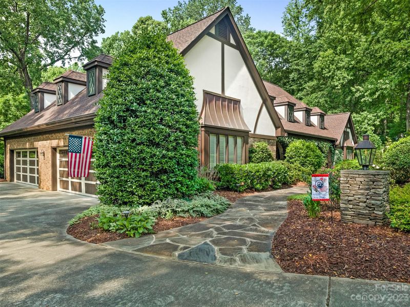 4410 Forest Hills Dr, Charlotte, NC 28226