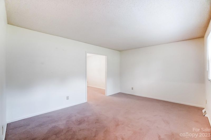 2815 Starnes Rd, Charlotte, NC 28214