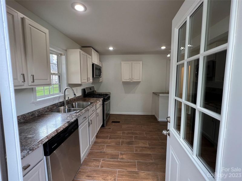 406 E Catawba Ave, Mount Holly, NC 28120