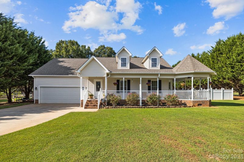 700 Pinehaven Cir, Clover, SC 29710