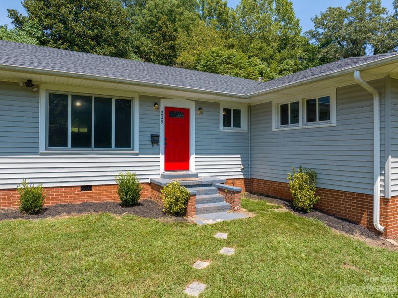 229 9th Ave SE, Hickory, NC 28602