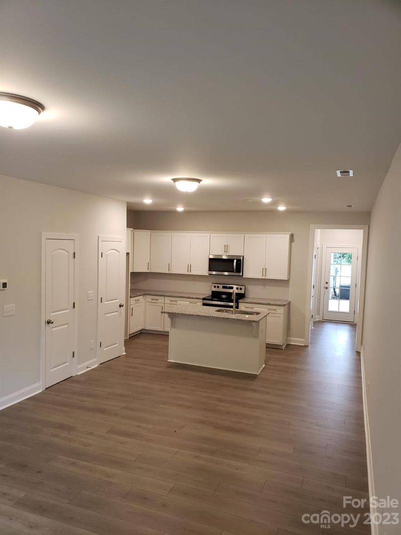 1807 Edgewater Dr NW, Conover, NC 28613