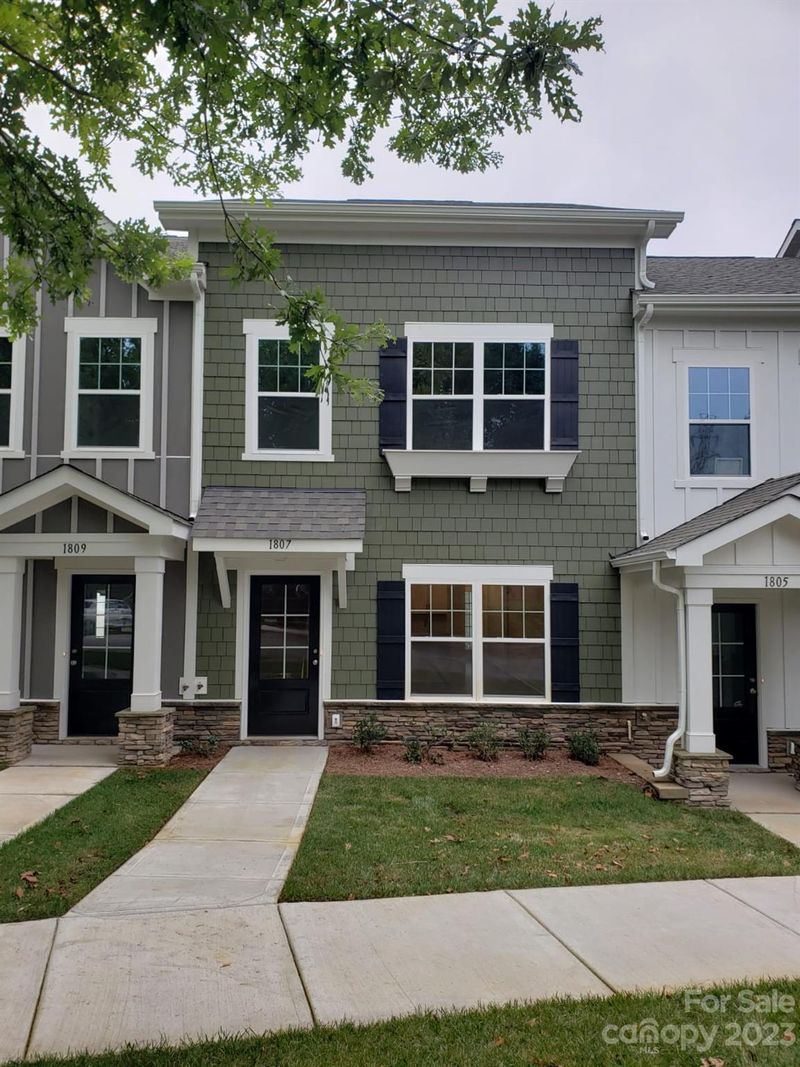 1807 Edgewater Dr NW, Conover, NC 28613